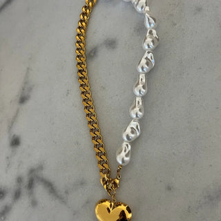 Gold and Pearl Necklace image 0